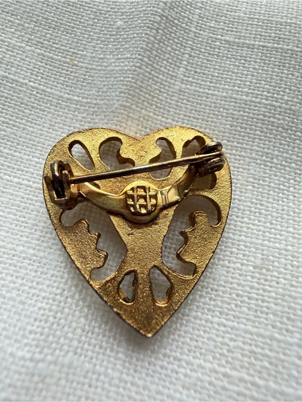 Vintage Gold Tone Filigree Heart Brooch Pink Rose Faux Pearl Romantic pin